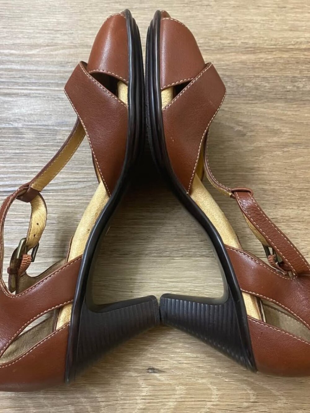 Softspots Cognac Leather T-Strap Peep Toe Comfort Heeled Sandals – Women’s Size